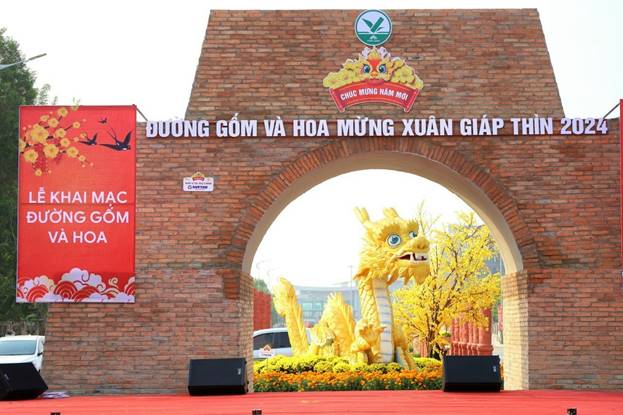 Vĩnh Long khai mạc đường gốm và hoa mừng Xuân Giáp Thìn năm 2024 và trao bằng xác lập kỷ lục Việt Nam